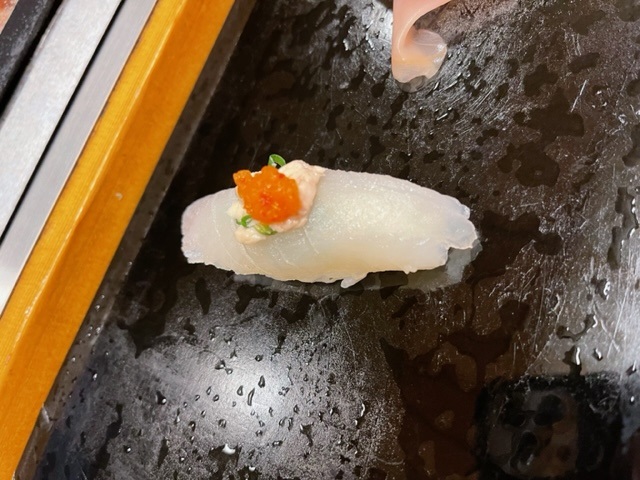 赤坂の老舗名店「志乃ぶ寿司」で再度ドボン、きっかけはお店に預けている“My 塩”でシャリ玉を食べるお客さんに引きづられて