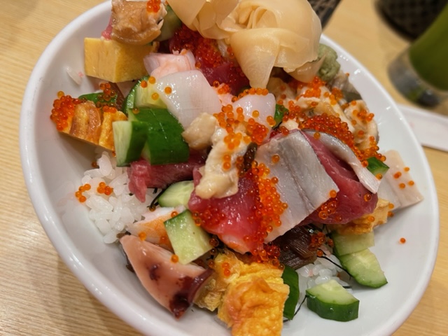 皆に大人気「美登利寿司」、こんなに待っても食べたい寿司なのかな？