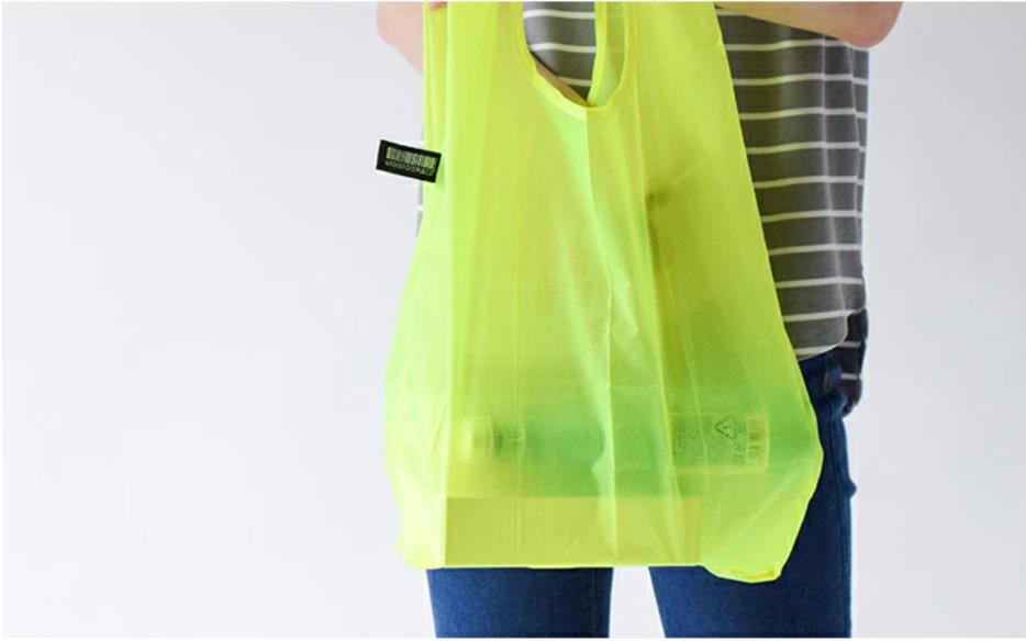 極小で軽量”携帯しやすいエコバックをお探しなら、「」HUNGBAG L 【 エコバック バッグ 折りたたみ マチ付き コンパクト 簡単 軽量