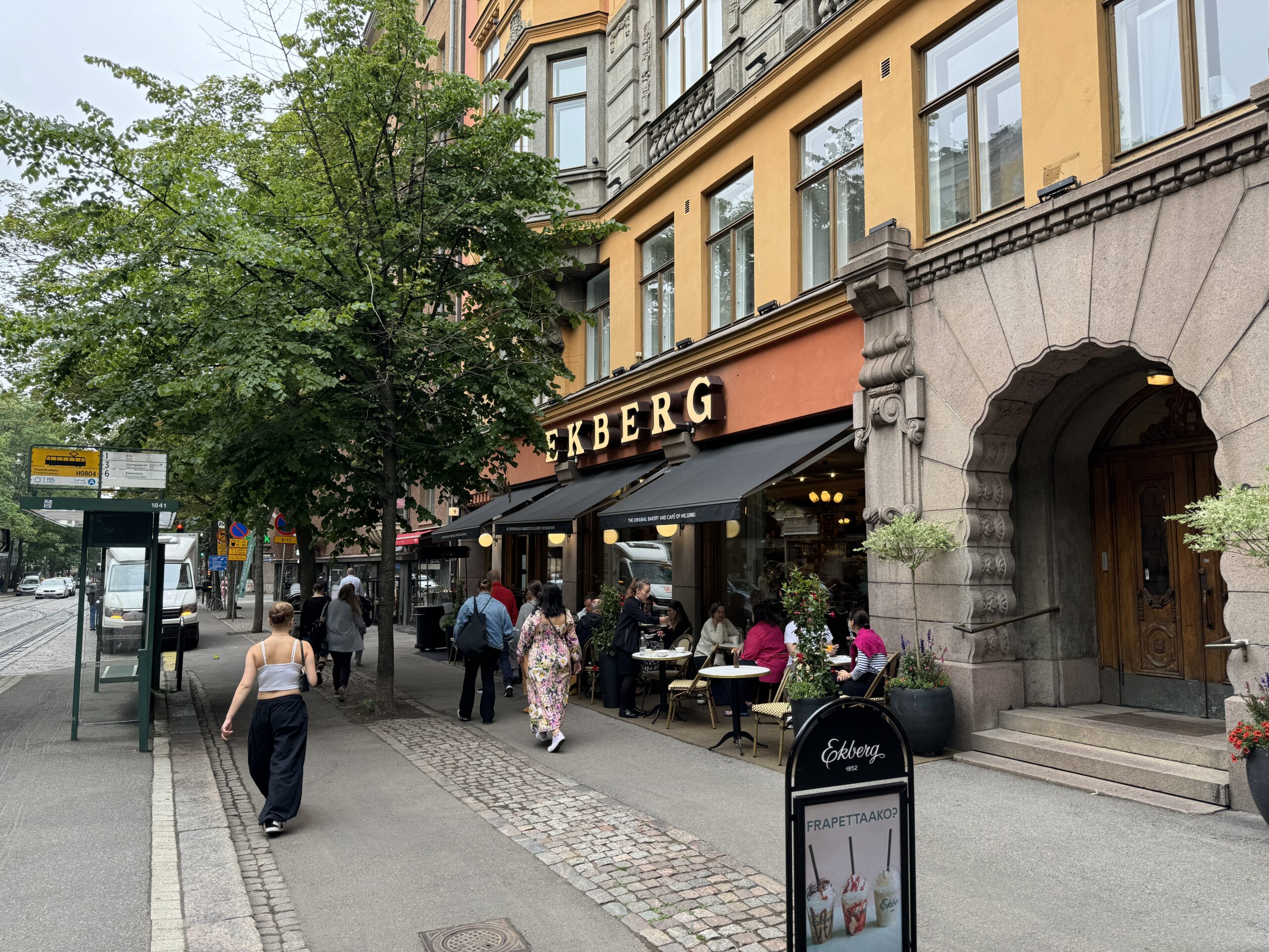 ［ヘルシンキ旅行記2024夏-3］おすすめはEkberg Cafe、JALのCAさんもいたよ