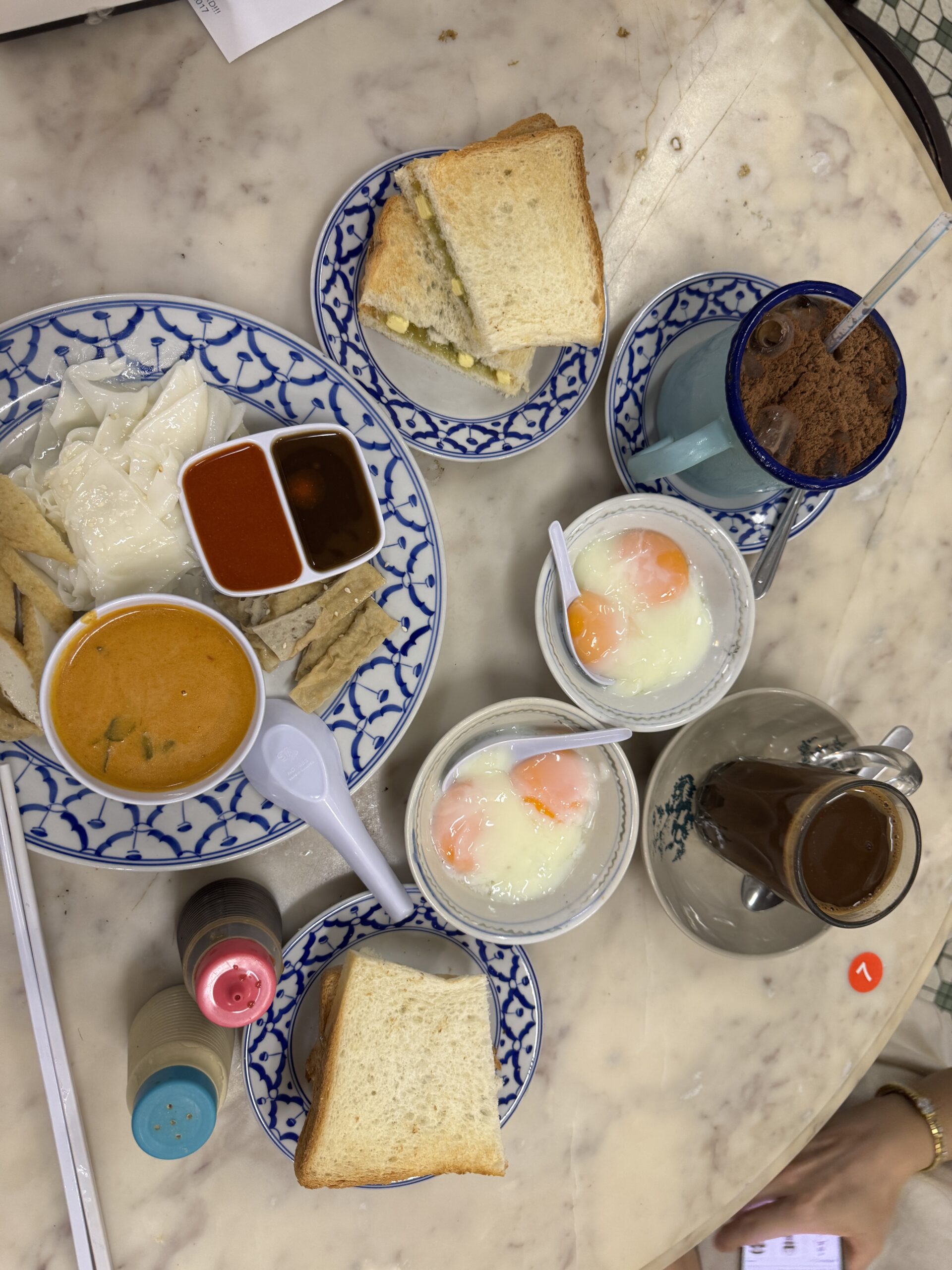 ［クアラ旅行記2025-1月］朝食一押し、何九海南茶店で腸粉カレーに目覚めたよ