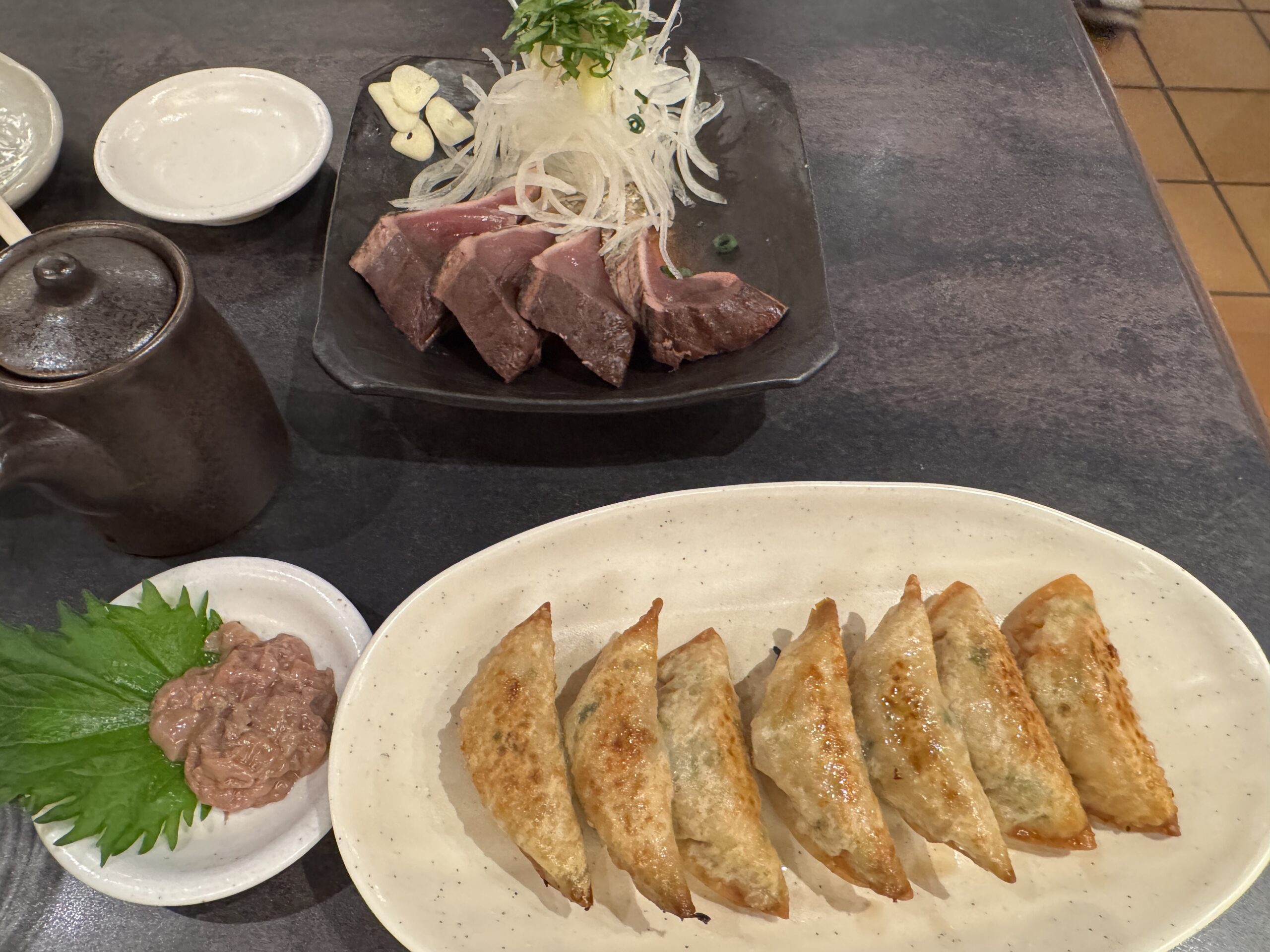 高知で餃子とはいかに、赤坂の「高知名物屋台餃子 一屋」、皮の薄さでパクパク