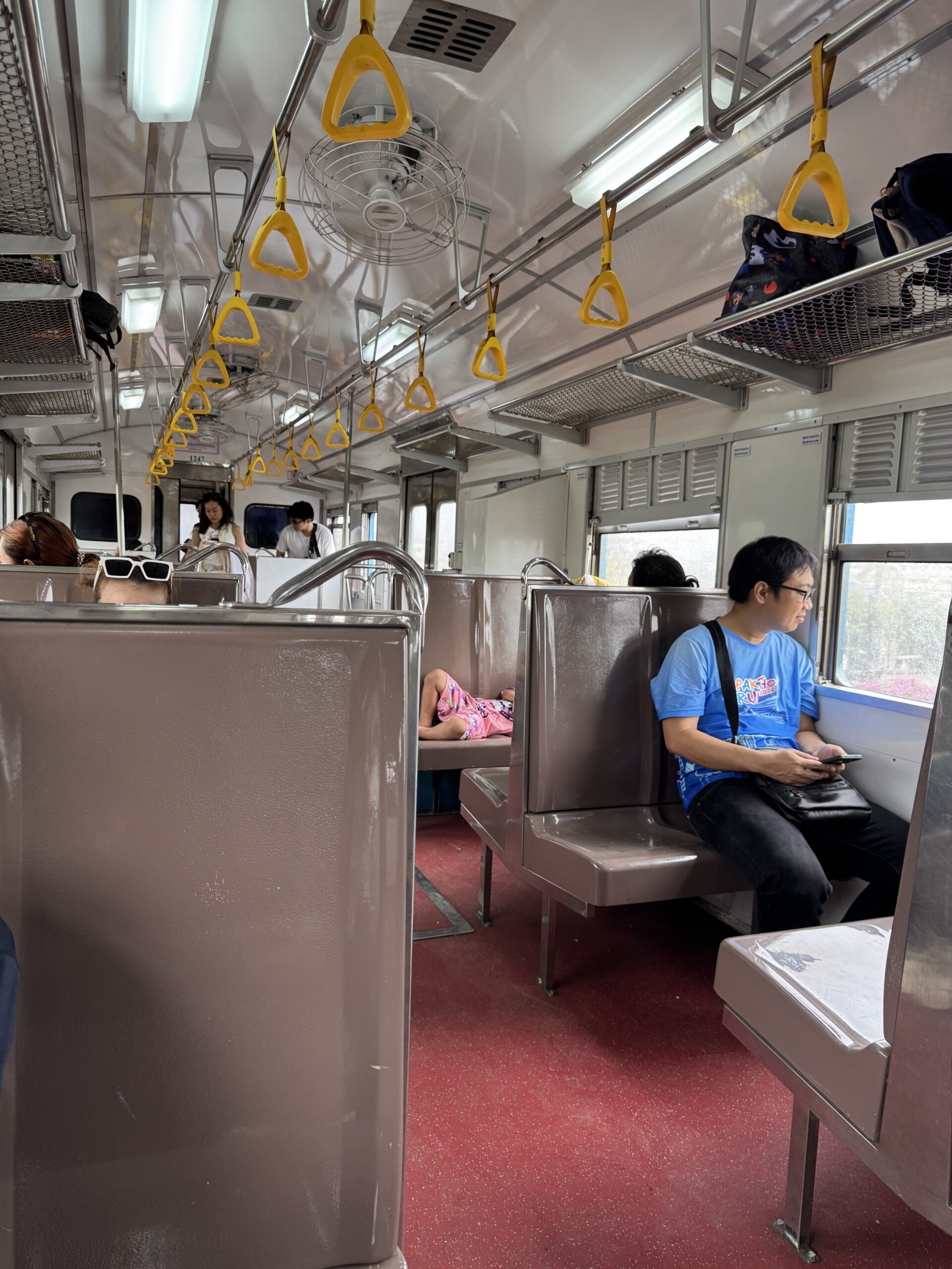 ［マレー鉄道旅2024-5月］ホワヒンからバンコク、アクシデントで普通列車での旅に
