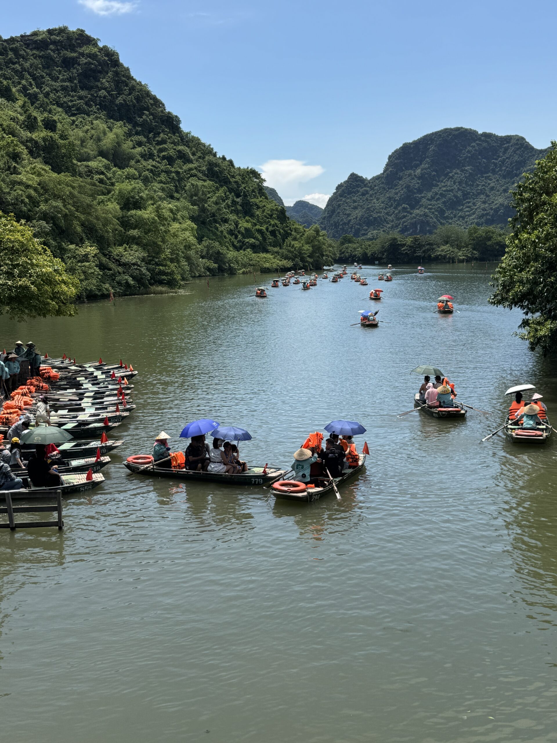 ［ハノイ旅行記2］現地ツアー“世界遺産チュアン”に参加、掛け値なしにすごい、青の洞窟負けたよ